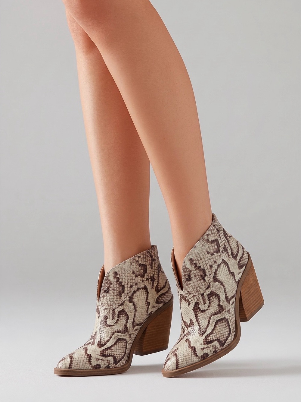 Vince Camuto Ginsel/Color: Ivory, Brown/Size: 8.5